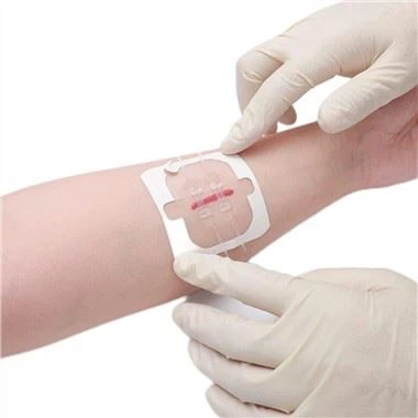 Dispozitiv eficient de închidere a plăgii de protecție în caz de urgență pentru activități în aer liber